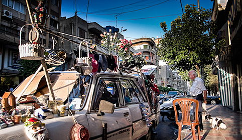 Ara Madzounian, Knickknack vendor (2009)