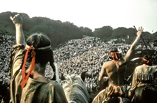 Solvognen, US independence day political action demonstration at the Rebild Festival, July 4, 1976. Image courtesy by Nils Vest / Solvognen. 